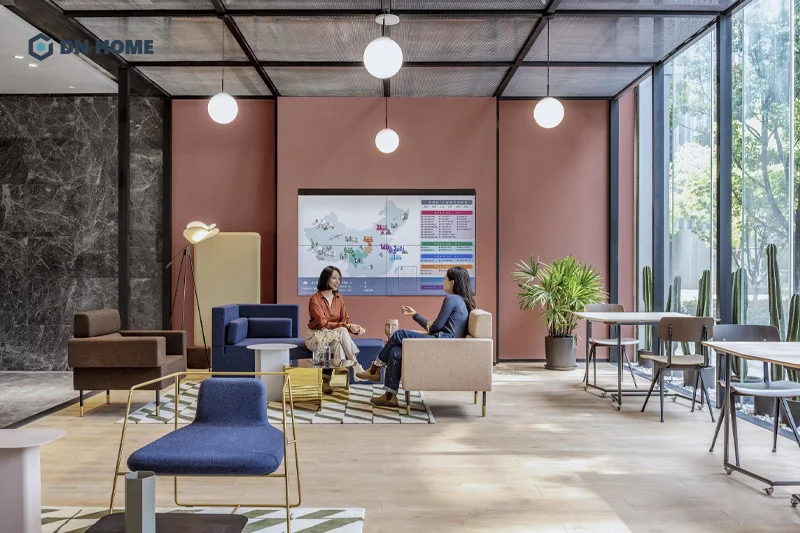 Chất liệu kính giúp văn phòng xuyên thấu tăng tầm nhìn thoáng hơn và hạn cheese chiếm dụng diện tích