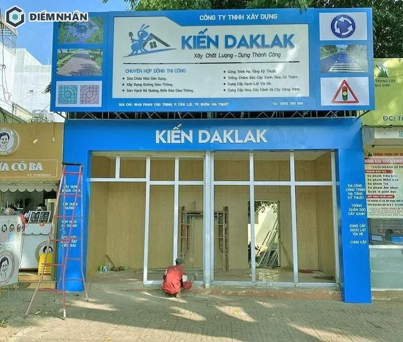 Mẫu bảng hiệu công ty xây dựng đẹp, hiện đại với tông màu xanh dương chủ đạo