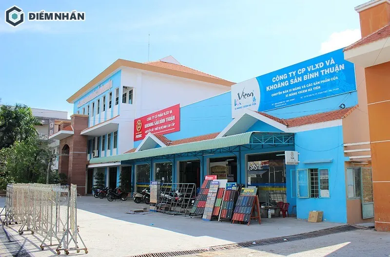 Phong cách thiết kế bảng hiệu đồng bộ với kiến trúc doanh nghiệp