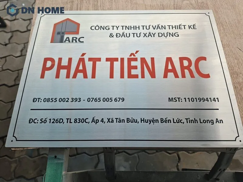 Bảng hiệu doanh nghiệp inox 304 được in laser sắc nét, chuyên nghiệp