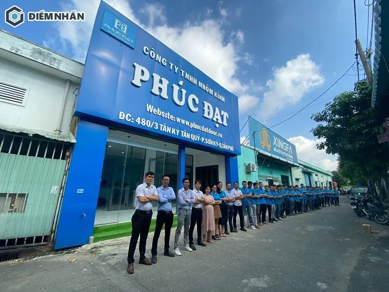 Mẫu bảng hiệu công ty được làm từ chất liệu mica chữ nổi độc đáo