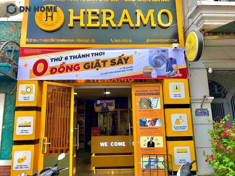 Bảng hiệu giặt sấy làm bằng chất liệu Alu phù hợp với những ai ưa chuộng vẻ đẹp bền bỉ và đẳng cấp