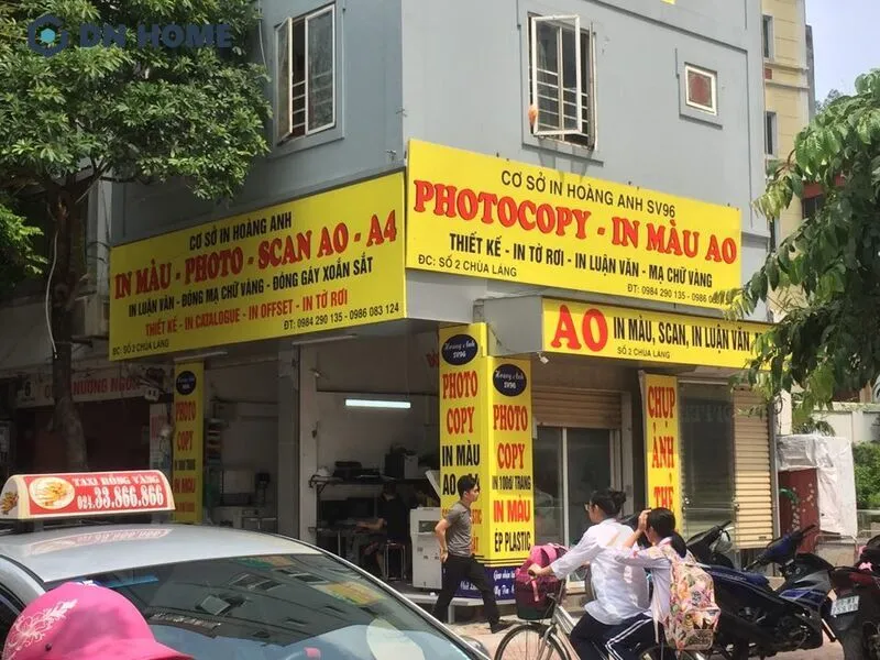 Mẫu biển hiệu photocopy sử dụng nền vàng nổi bật, dễ dàng thu hút sự chú ý của khách hàng