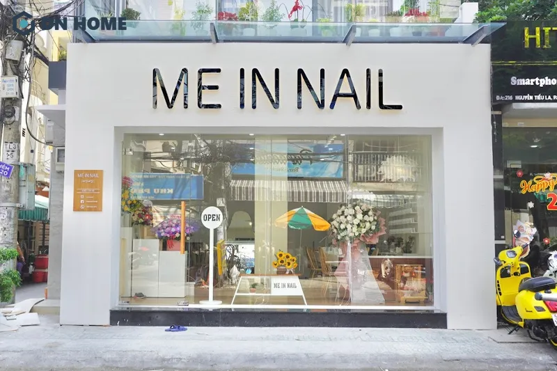 Kích thước biển hiệu tiệm nail cần cân đối với chiều ngang mặt tiền