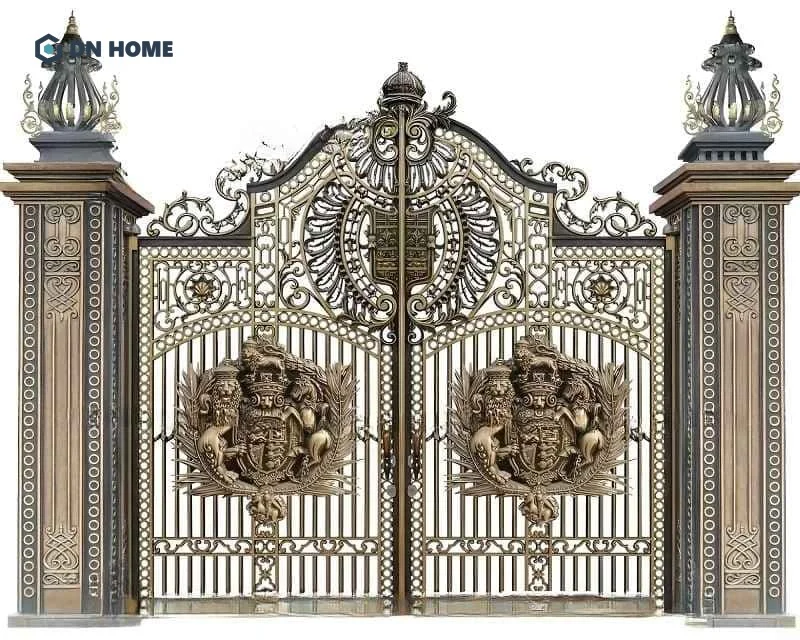 Cổng nhà đẹp ở nông thôn làm bằng chất liệu nhôm đúc