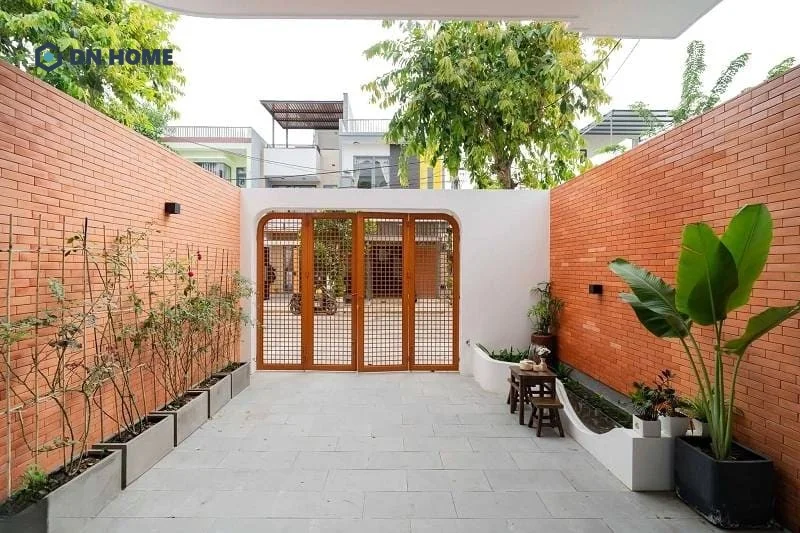 Vật liệu thi công có ảnh hưởng quan trọng đến vẻ đẹp của cổng nhà nông thôn