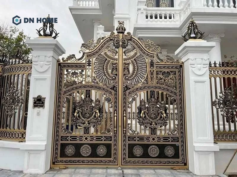 Thiết kế cổng nhà đẹp ở nông thôn theo phong cách châu Âu là lựa chọn phù hợp cho những biệt thự hoặc nhà vườn diện tích lớn