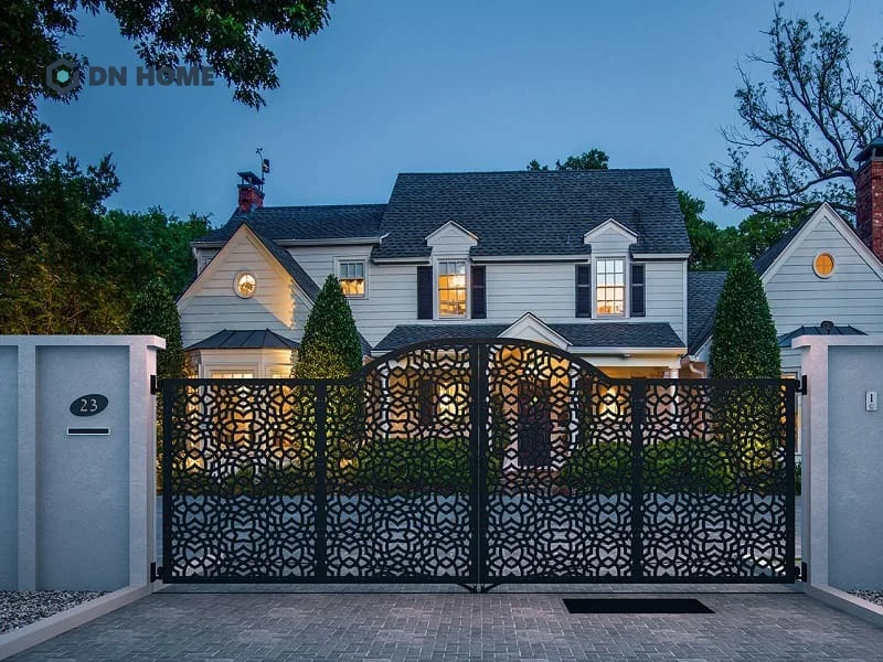 Nên chọn kích thước cổng phù hợp với diện tích tổng thể của ngôi nhà