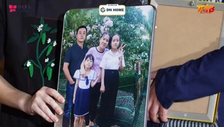 Chương trình Điều Ước Của Mẹ bí mật phục dựng hình ảnh gia đình chị Truyền Em, bức ảnh có chồng chị, đây là ước mơ của gia đình chị