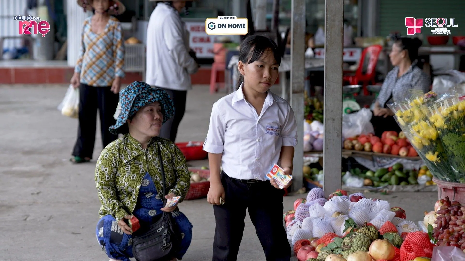 Chị Kiều và hai con bán vé số mỗi ngày để sống qua ngày