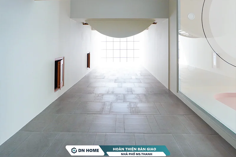 Thiết kế thông tầng tạo cảm giác thoáng đãng và tận dụng tối đa ánh sáng tự nhiên