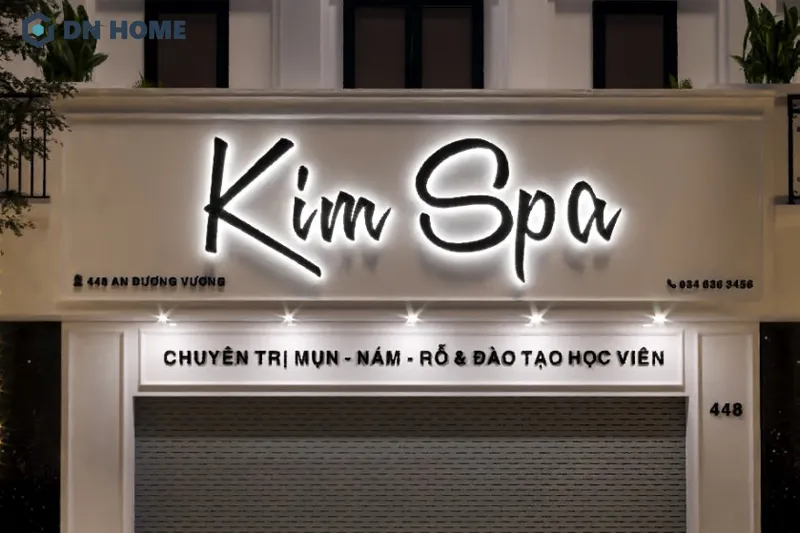 Nên sử dụng gam màu chữ mica và màu đèn LED tương phản để dễ làm nổi bật bảng hiệu