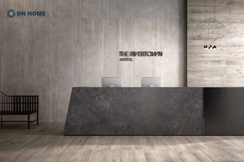 Chất liệu thô mộc được sử dụng chủ đạo trong thiết kế quầy lễ tân spa phong cách công nghiệp