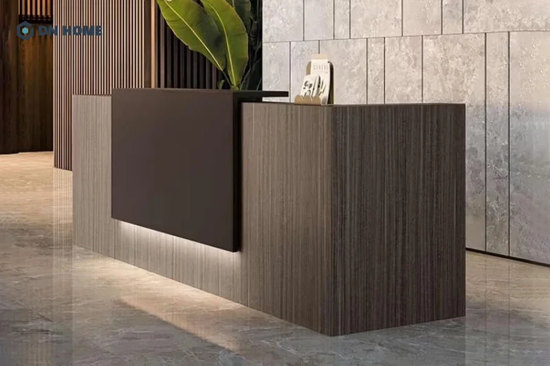 Gam màu trầm tối là điểm đặc trưng của quầy lễ tân thiết kế theo phong cách công nghiệp