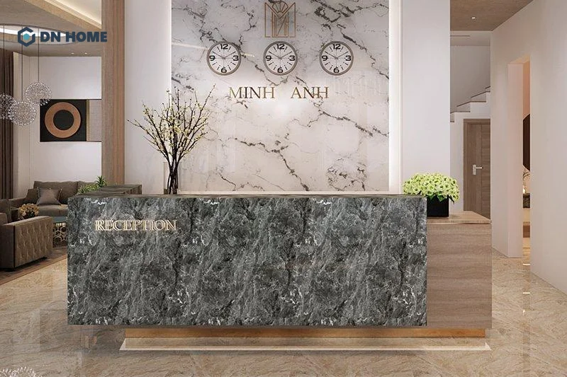 Quầy lễ tân dài với thiết kế phong cách sang trọng phù hợp với spa cao cấp
