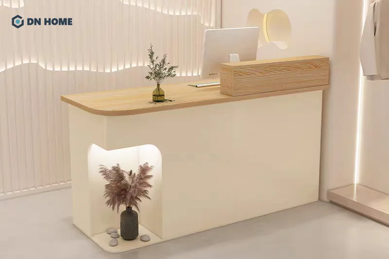 Quầy lễ tân chữ I thường được thiết kế đơn giản, phù hợp với spa có diện tích khiêm tốn