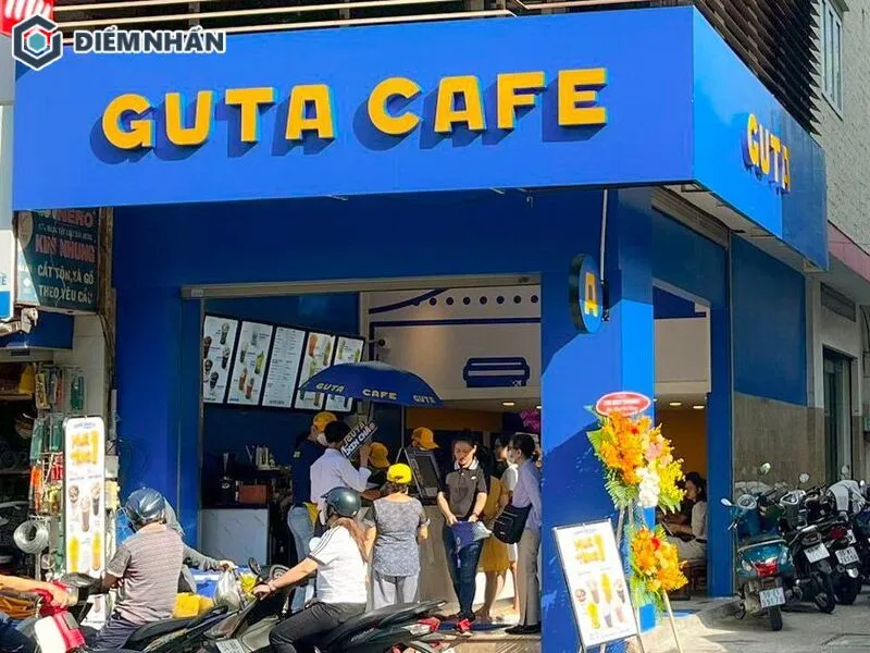 Lựa chọn những tông màu tương phản giúp bảng hiệu nổi bật hơn