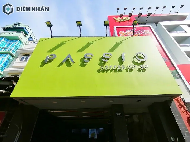 Quán cafe mang đi với thiết kế bảng hiệu độc đáo