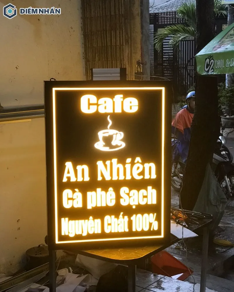 Bảng hiệu hộp đèn giúp thu hút khách hàng cho quán cafe hiệu quả