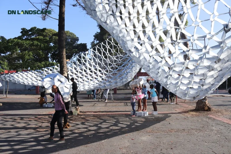 Mẫu cảnh quan đô thị thiết kế sử dụng vật liệu tái chế làm điểm nhấn