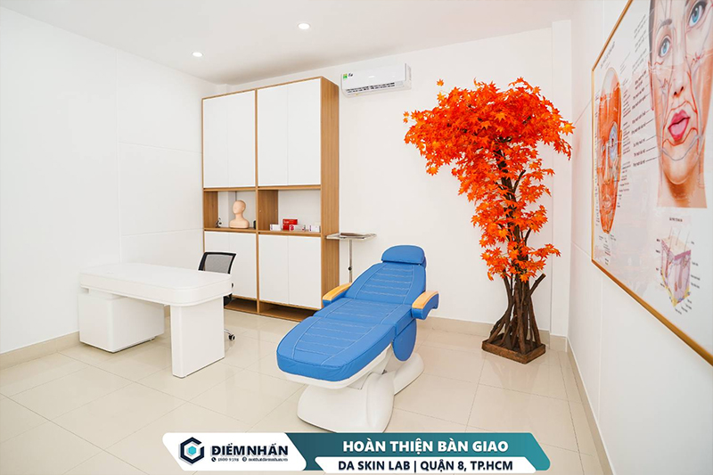 Khu vực tư vấn bên trong DA SKIN LAB được thiết kế chuyên nghiệp, khoa học