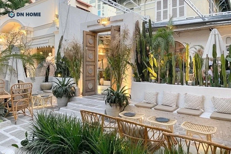 Không gian thoáng đãng được trang trí bằng các vật liệu gần gũi với thiên nhiên