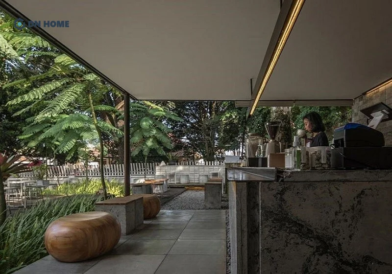 Không gian cafe sân vườn 200m2 hiện đại với quầy bar mở