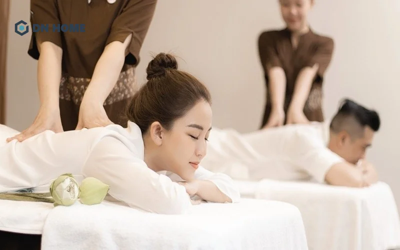 Spa dưỡng sinh Đông y là mô hình spa chuyên cung cấp các dịch vụ chăm sóc sức khoẻ và hỗ trợ quá trình trị liệu bằng phương pháp massage