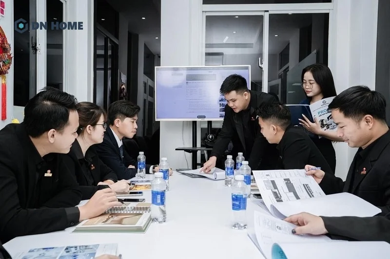 Nội Thất Điểm Nhấn là đơn vị được nhiều nhà đầu tư tin tưởng nhờ sở hữu đội ngũ thiết kế chuyên nghiệp, giàu kinh nghiệm