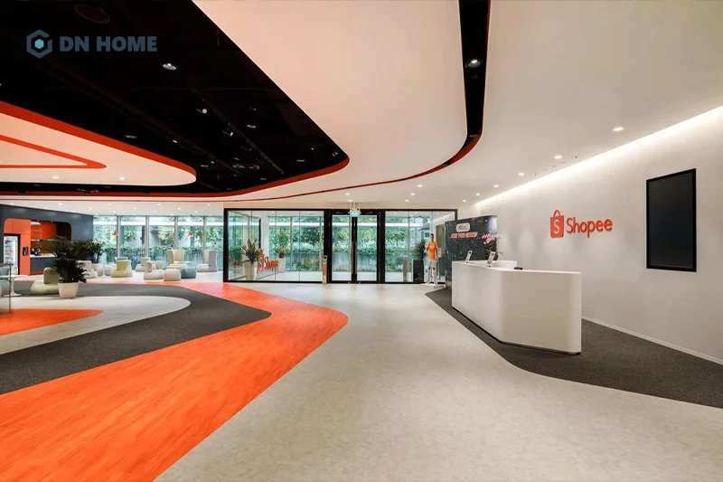 Văn phòng công nghệ Shopee tạo ấn tượng mạnh mẽ với khách hàng thông qua sắc cam chủ đạo
