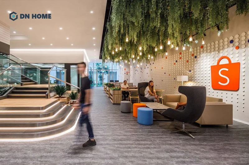 Không gian mở cùng các yếu tố thiên nhiên tạo nên môi trường làm việc công nghệ thoải mái