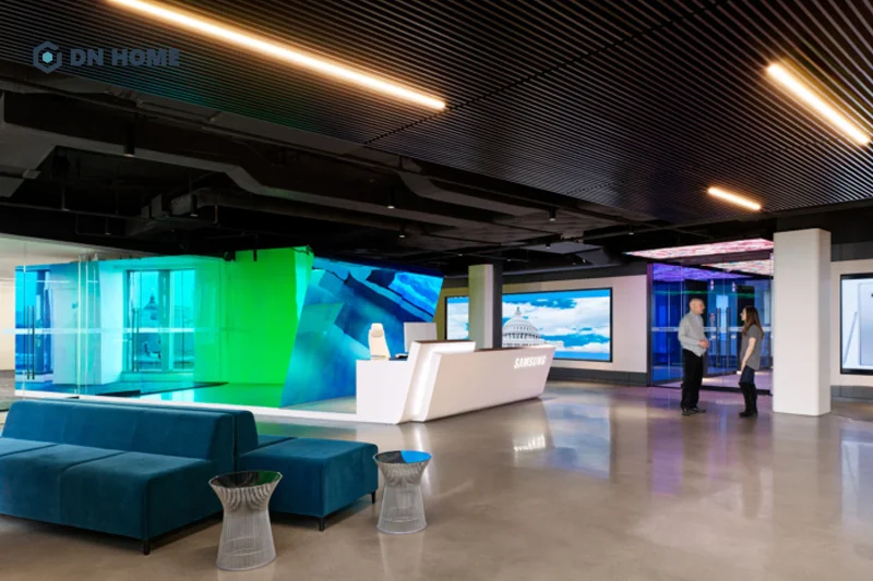 Khu vực sảnh tiếp đón bên trong văn phòng Samsung được thiết kế theo phong cách hiện đại, sang trọng