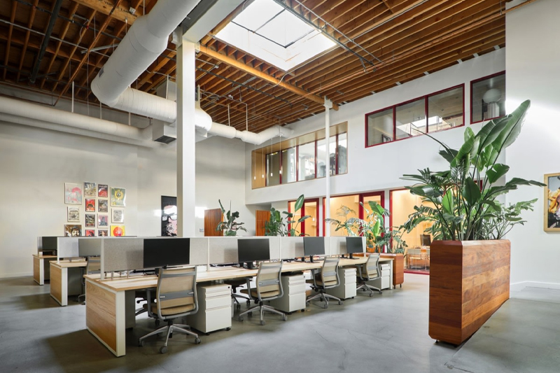 Mẫu văn phòng được thiết kế theo phong cách công nghiệp mộc mạc, cá tính