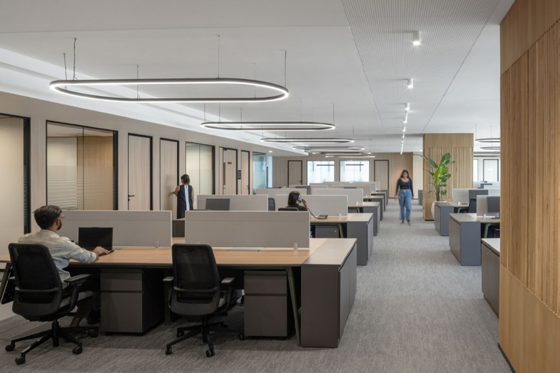 Mẫu thiết kế văn phòng được thiết kế theo phong cách tối giản, tiết kiệm diện tích