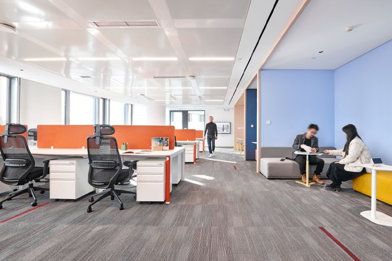 Ánh sáng tự nhiên luôn được tận dụng tối đa khi thiết kế văn phòng làm việc