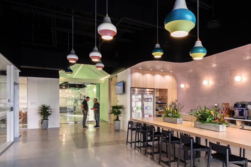 Khu vực pantry thường được các chủ doanh nghiệp bổ sung khi thi công văn phòng