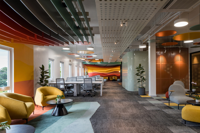 Sử dụng nhiều màu sắc khi thiết kế văn phòng để tạo điểm nhấn, gây ấn tượng hiệu quả