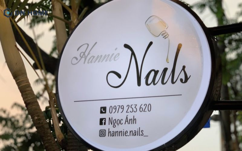 Lắp đặt biển vẫy tròn đúng vị trí, đảm bảo an toàn khi sử dụng