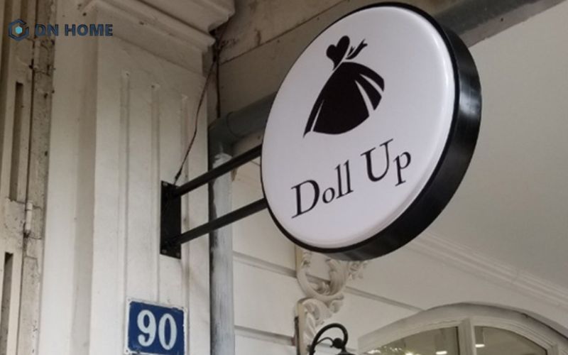 Biển vẫy tròn với thiết kế tinh gọn giúp shop thời trang và spa trông gọn gàng, sang trọng hơn