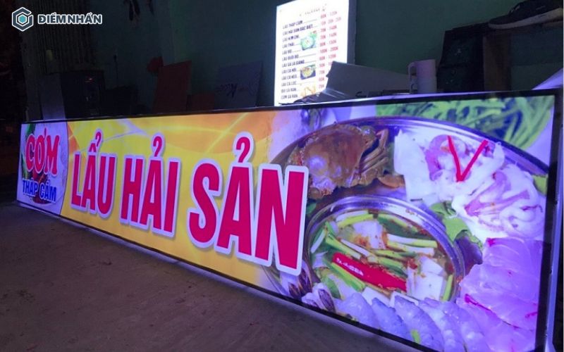 Bảng hiệu hộp đèn Hiflex quán ăn với hình ảnh bắt mắt, dễ dàng thu hút khách hàng