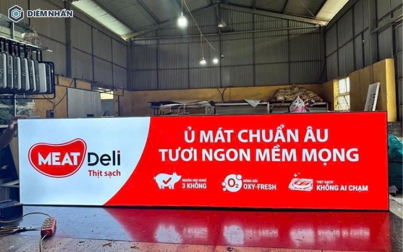 Biển hiệu hộp đèn 3M thể hiện vẻ đẹp sang trọng, chuyên nghiệp của thương hiệu