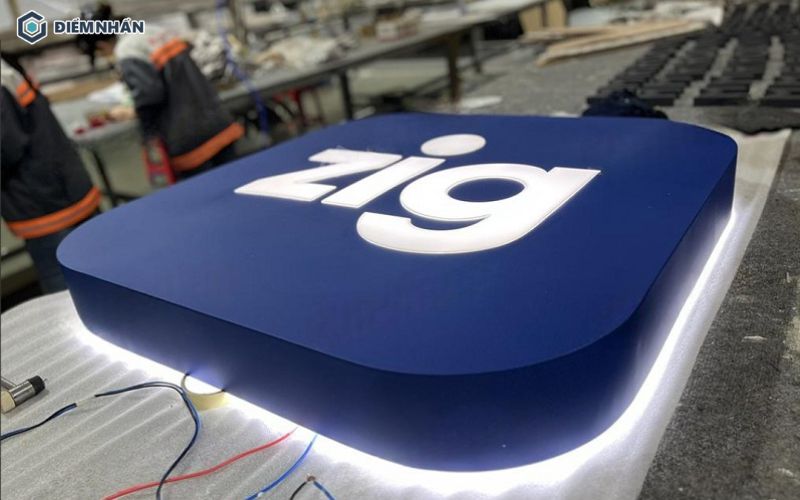 Hệ thống chiếu sáng bên trong là linh hồn của hộp đèn, trực tiếp quyết định khả năng thu hút khách hàng vào ban đêm