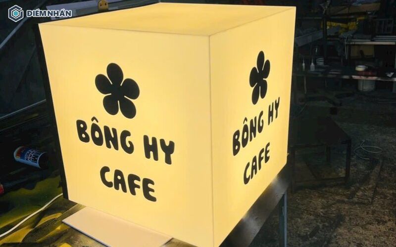 Chi phí thi công bảng hiệu hộp đèn tuỳ thuộc vào nhiều yếu tố như kích thước, khối lượng, vị trí lắp đặt, chất lượng linh kiện,...