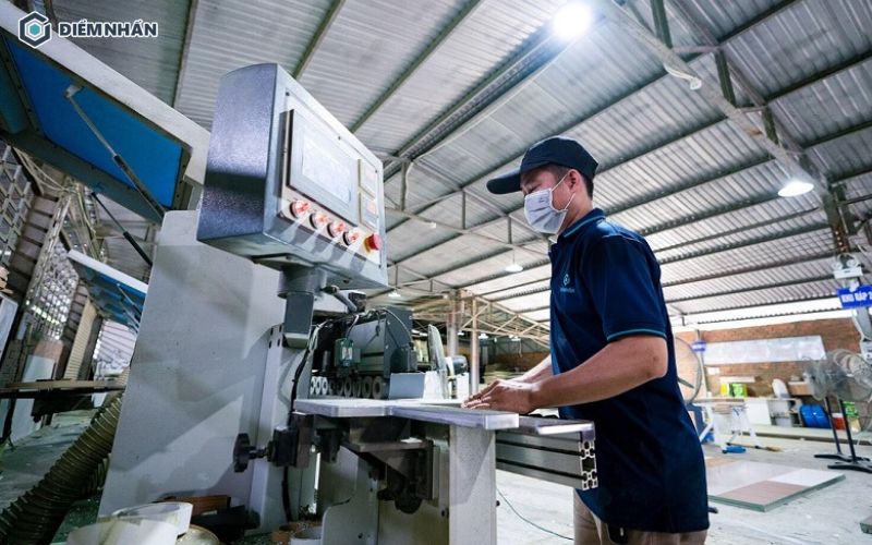 Quá trình sản xuất, gia công tự chủ tại xưởng riêng của DN HOME