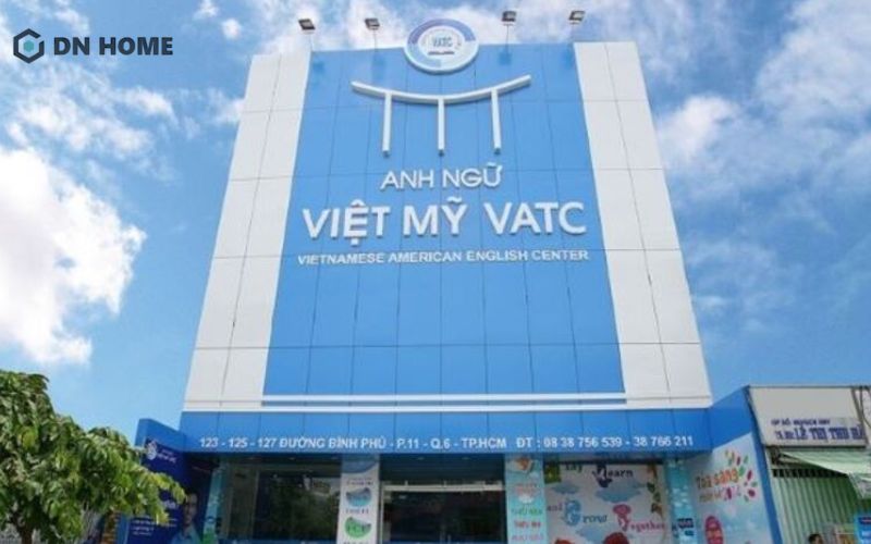 Mẫu alu xanh dương kết hợp chữ nổi mica trắng có đèn LED âm