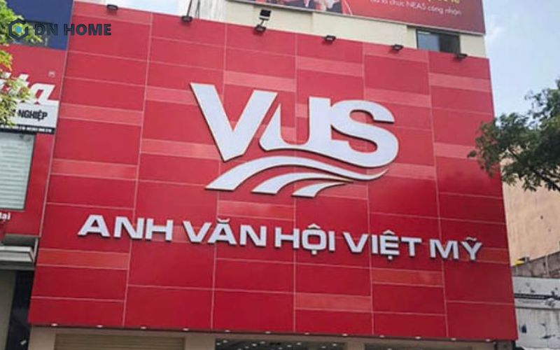 Bảng hiệu trung tâm ngoại ngữ tạo ấn tượng với mọi người