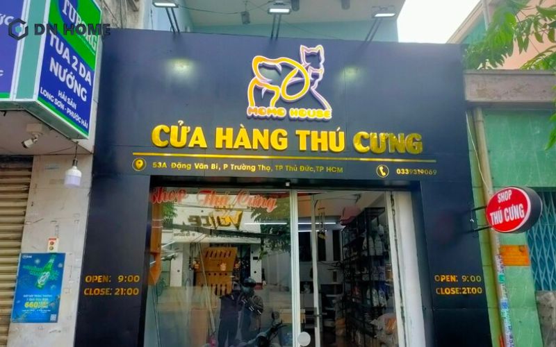 Bảng hiệu cửa hàng thú cưng tạo cảm giác thân thiện với khách hàng