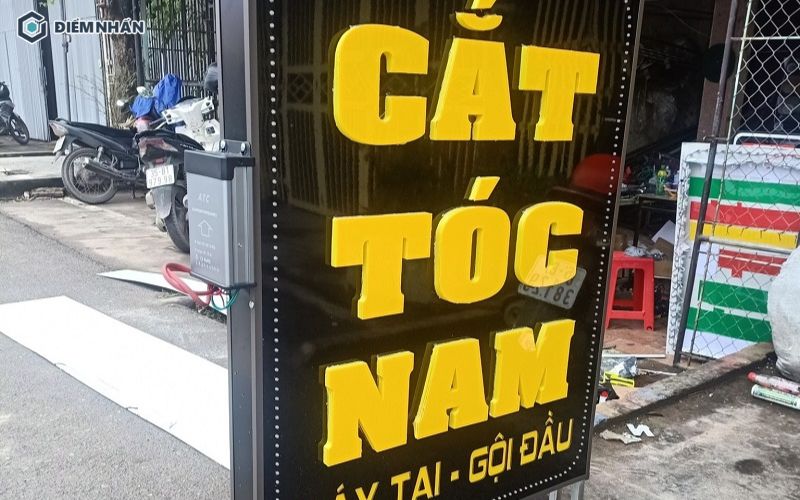 Biển hiệu đứng chữ nổi đèn LED với thiết kế đơn giản nhưng không kém phần thu hút