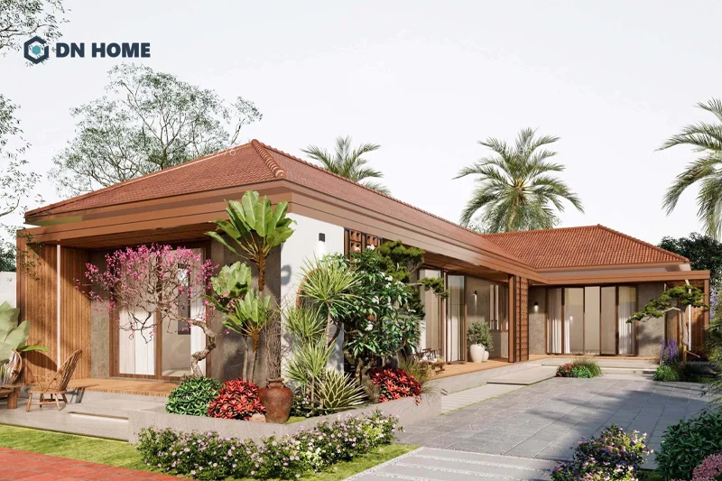 Gam màu nâu trầm của mái ngói làm toàn bộ ngôi nhà chữ L 1 tầng thêm phần ấm áp, truyền thống