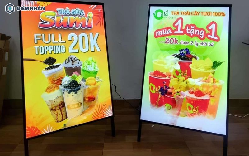 Bảng hiệu đứng đèn LED nổi bật, giúp chủ tiệm dễ dàng thay đổi thông tin khuyến mãi khi cần